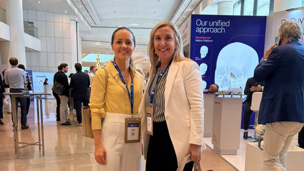 Ms Kallirroi Tzafetta with a colleague at the EACMFS Congress in Athens